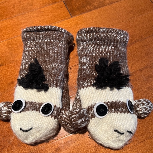 Monkey hat and mittens - Picture 5 of 10